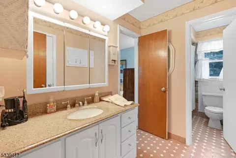 152 Broadview Ter, Paramus, NJ 07652 photo 21