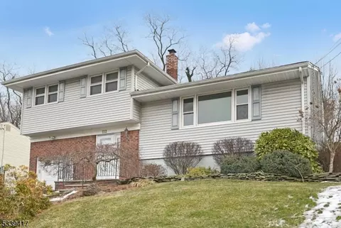 152 Broadview Ter, Paramus, NJ 07652 photo 2