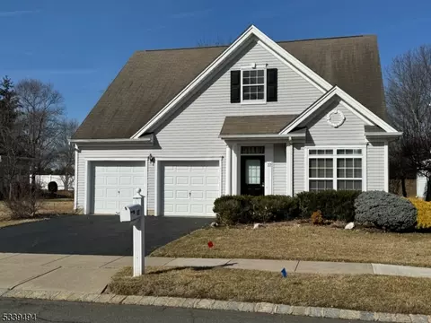 37 Coneflower Ln, West Windsor, NJ 08550