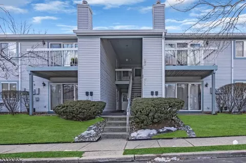 44 Beaconsfield Pl, Somerset, NJ 08873
