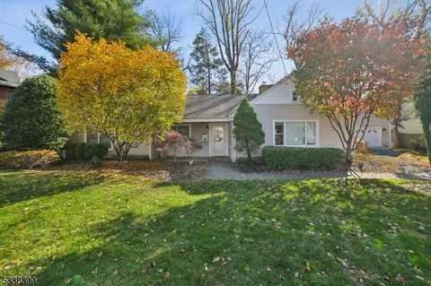 30 Lavina Ct, Summit, NJ 07901