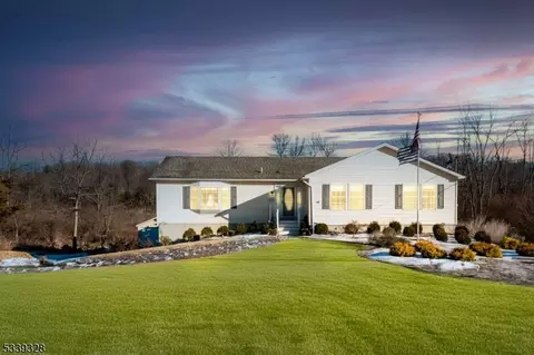 142 Limecrest Rd, Green Township, NJ 07821