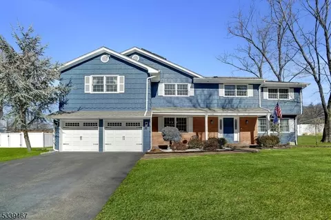 30 Holly Dr, Morris Plains, NJ 07950