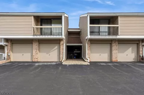 3 Charles Way, Clinton, NJ 08809