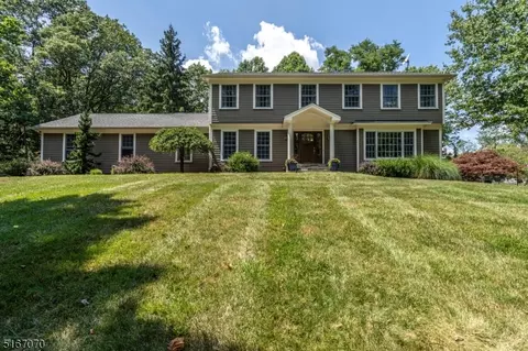 95 Country Acres Dr, Hampton, NJ 08827