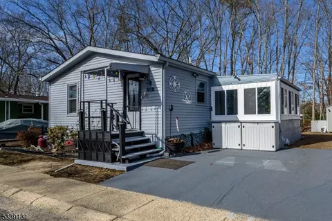 52 Douglas Dr, Jackson Twp, NJ 08527