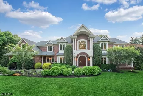 108 Garden Ct, Franklin Lakes, NJ 07417