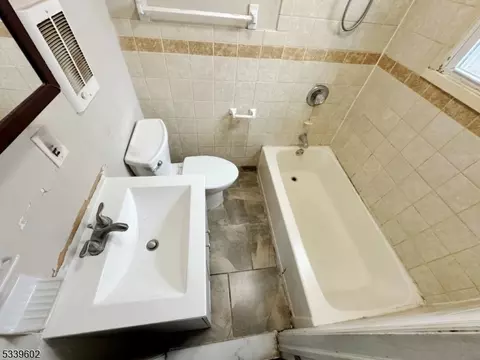 514 E 3rd St, Plainfield, NJ 07060 photo 4