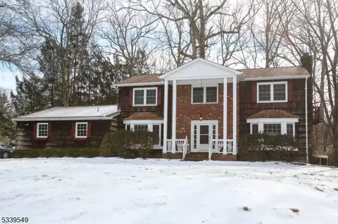 2 Holly Dr, Randolph, NJ 07869