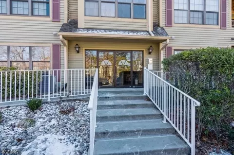 1101 Stoneridge Cir #1101, Helmetta, NJ 08828
