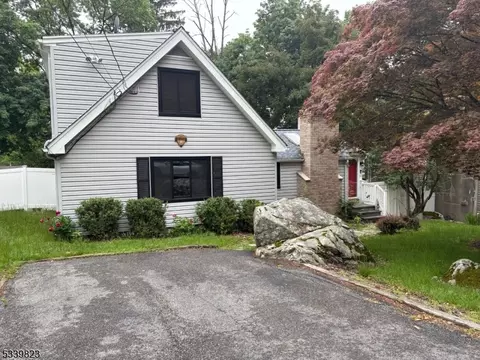 18 Seneca Trl, Sparta, NJ 07871
