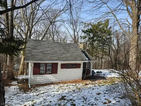 330 Springbrook Trl, Sparta, NJ 07871