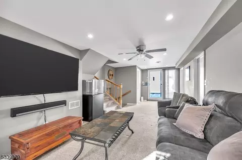 115 Howard Ave, Middlesex, NJ 08846 photo 17