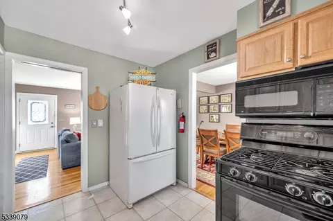 115 Howard Ave, Middlesex, NJ 08846 photo 14