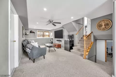 115 Howard Ave, Middlesex, NJ 08846 photo 15