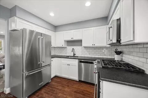 280 Spruce Ct, Flemington, NJ 08822