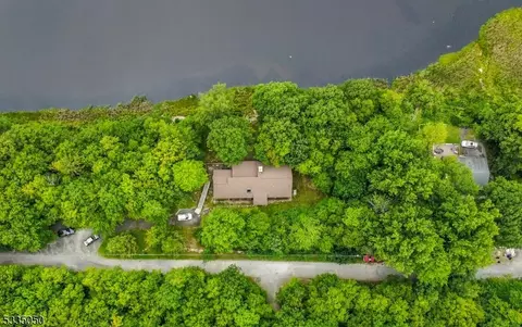 19 Shore Dr, Newton, NJ 07860