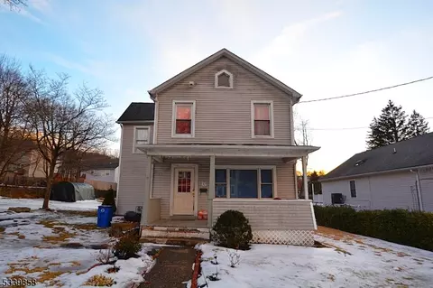 37 1st St, Dover, NJ 07801