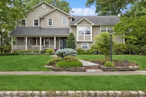 4 Manchester Dr, Westfield, NJ 07090