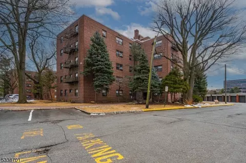 410 Park Pl #5B, Fort Lee, NJ 07024