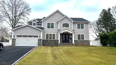 21 Thomas Dr, Clark, NJ 07066