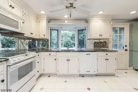 657 Hillside Ave, Mountainside, NJ 07092 photo 11