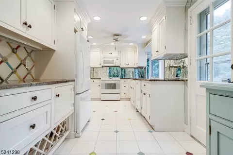 657 Hillside Ave, Mountainside, NJ 07092 photo 13