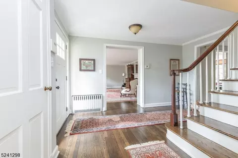657 Hillside Ave, Mountainside, NJ 07092 photo 2