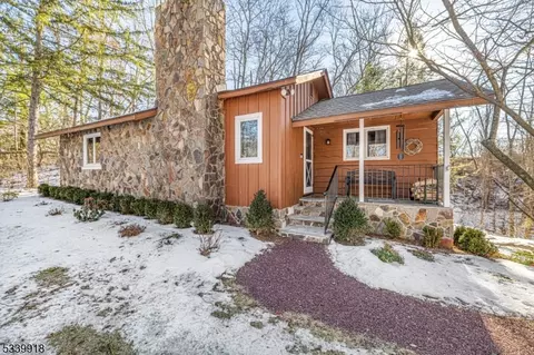 904 E Walnut Dr, Newton, NJ 07860