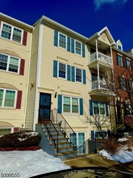 3 Seton Hall Dr, Newark, NJ 07103
