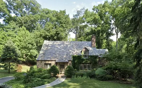 1025 Sleepy Hollow Ln, Plainfield, NJ 07060
