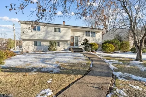 24 Fieldstone Dr, Livingston, NJ 07039