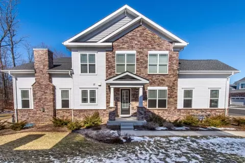 17 Huckleberry Ln, Morristown, NJ 07960