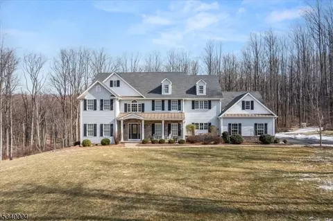 10 Quaker Ridge Ct, Franklin Twp, NJ 08867
