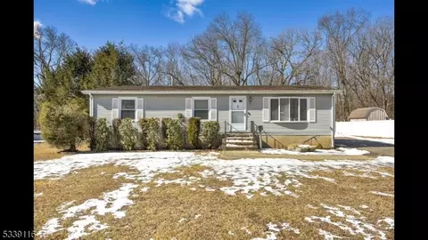 54 Grove St, Wanaque, NJ 07465