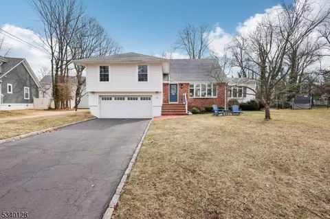 22 Genesee Trl, Westfield, NJ 07090