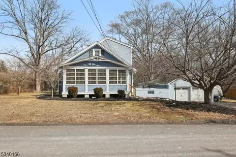 17 Norwood Dr, Long Hill, NJ 07933