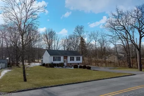 72 Broad St, Branchville, NJ 07826