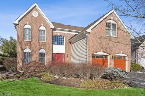 18 Vanderveer Dr, Bernards, NJ 07920