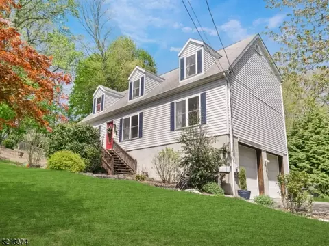 64 Valley Rd, Butler, NJ 07405