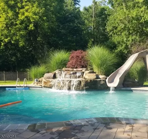 64 Magnolia Pl, Wayne, NJ 07470