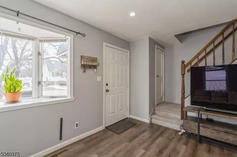 8 Phelan Ct, Wanaque Boro, NJ 07420 photo 6