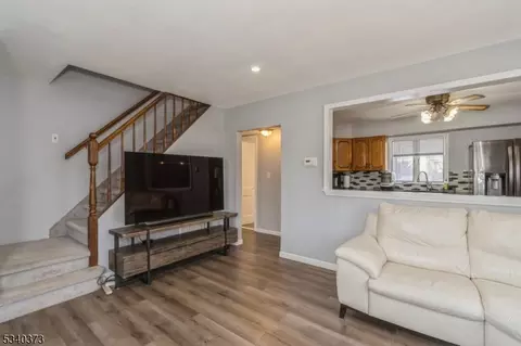 8 Phelan Ct, Wanaque Boro, NJ 07420 photo 5