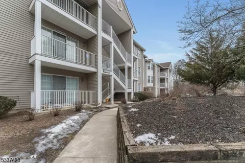 67 Lindsey Ct, Franklin Park, NJ 08823
