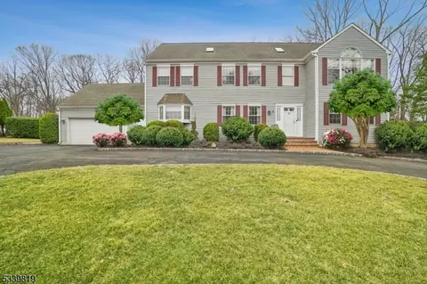 9 Stoneleigh Dr, Scotch Plains, NJ 07076