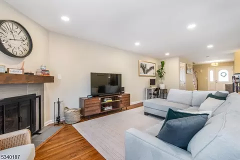 9 Hansen Pl #9, Wayne, NJ 07470 photo 5