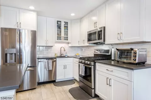 9 Hansen Pl #9, Wayne, NJ 07470 photo 11