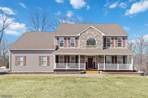 9 Johnathan Dr, Lafayette, NJ 07848