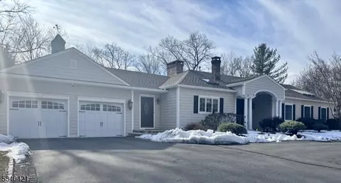 9 Parlin Ln, Watchung, NJ 07069