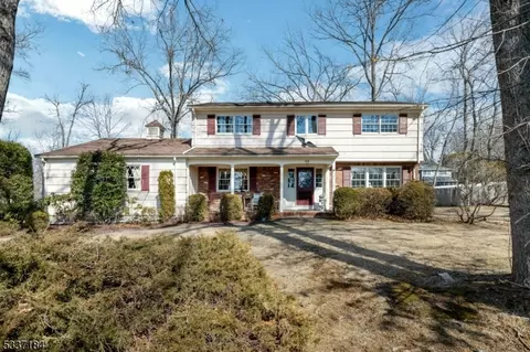 13 Brentwood Dr, East Hanover, NJ 07936